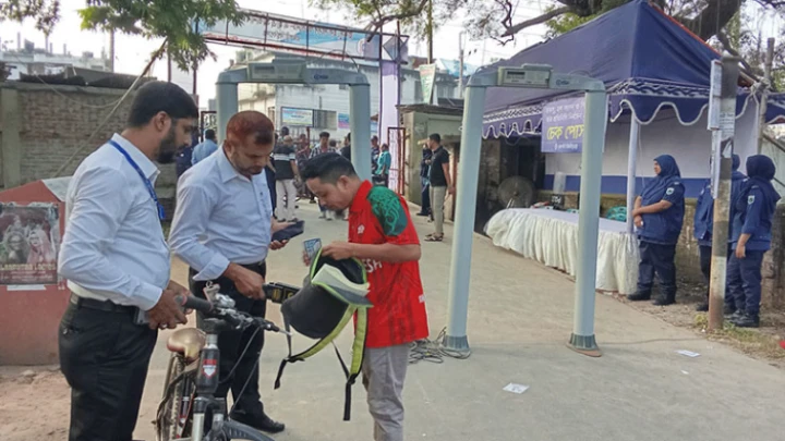 ক্যাম্পাসের ৬ প্রবেশপথে কঠোর নিরাপত্তা, ঢুকতে পারছে না বহিরাগত ছবি: সংগৃহীত।