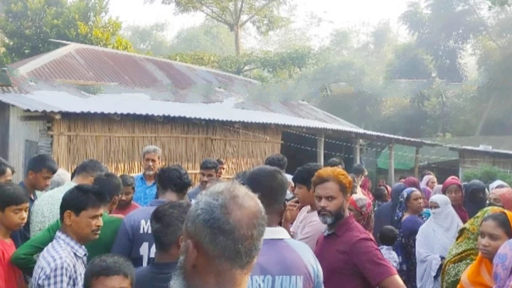 কুষ্টিয়ায় ঘুমন্ত অবস্থায় ভ্যানচালককে কুপিয়ে হত্যা, আটক ১ ছবি : বিএমএফ টেলিভিশন