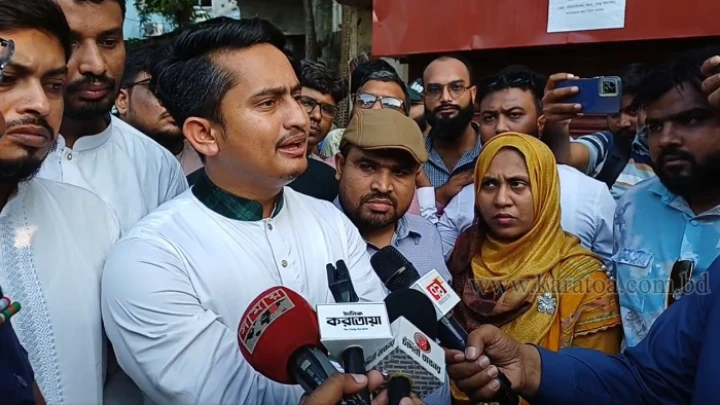 বগুড়ায় সারজিস আলমের গাড়িবহরে ককটেল হামলা ছবি: সংগৃহীত।