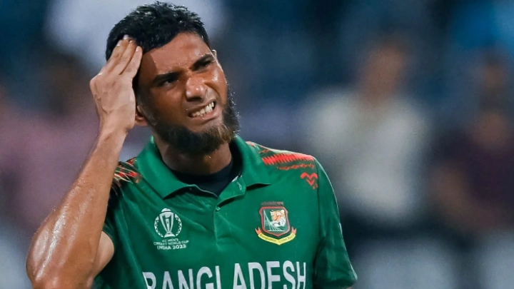 অসুস্থ হয়ে হাসপাতালে মাহমুদউল্লাহ রিয়াদ ছবি: সংগৃহীত।